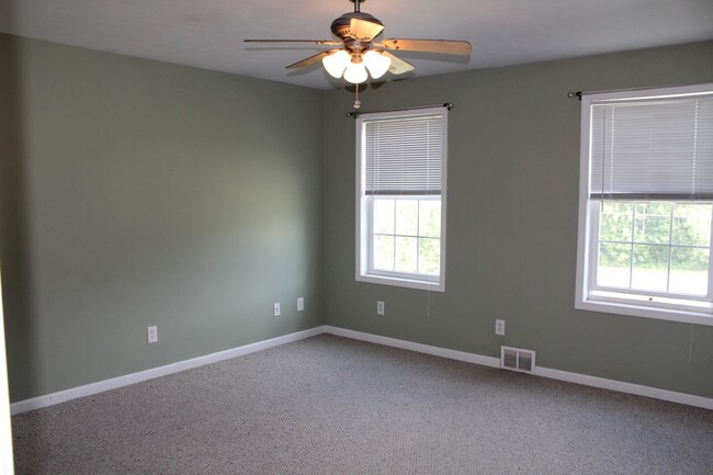 Building Photo - 4 Bed 3.5 Bath with a Inground Pool