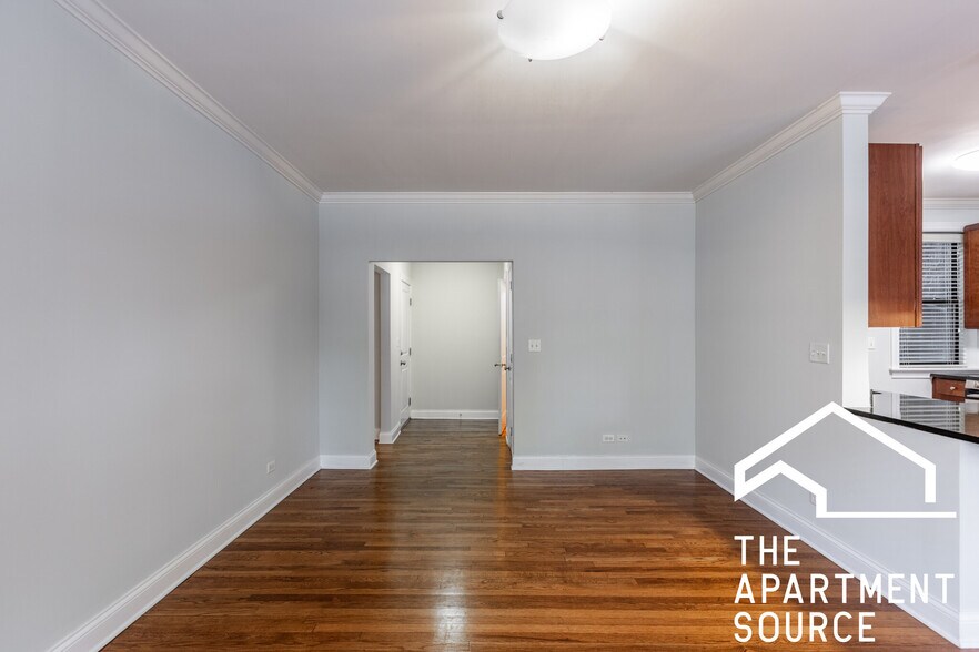 Building Photo - 736 W Addison St