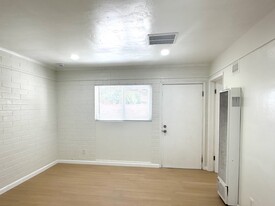 Building Photo - 854 W Milling St