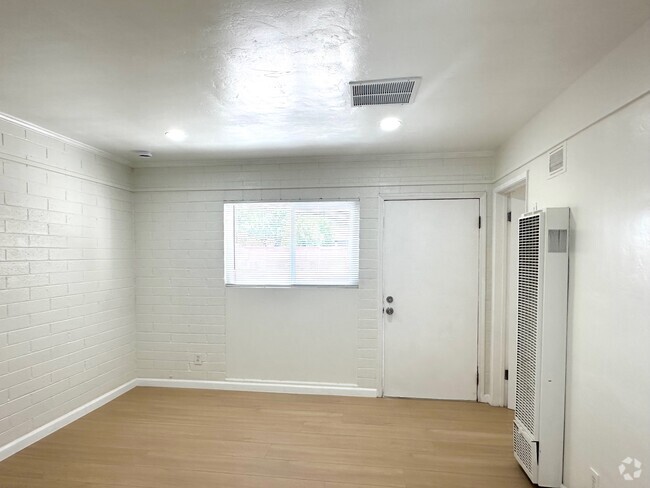Building Photo - 854 W Milling St