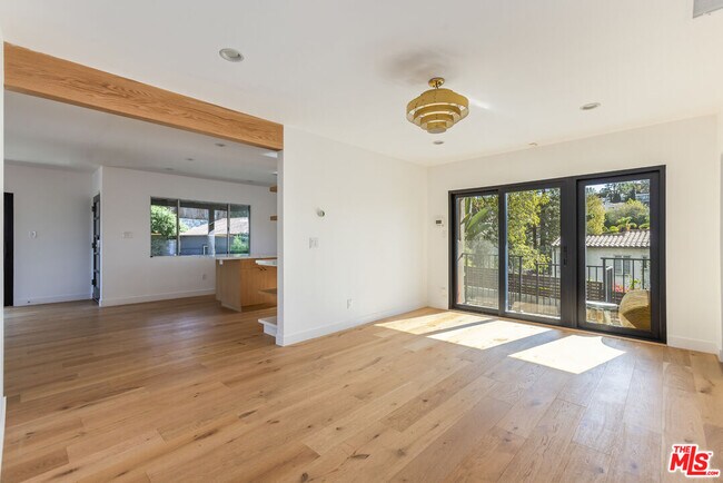 Building Photo - 3424 Primera Ave