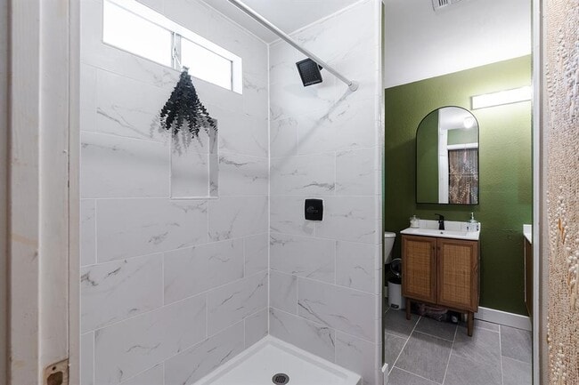 Building Photo - 722 Decker Prairie Dr