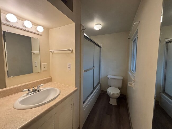 Building Photo - 209 N 28th St