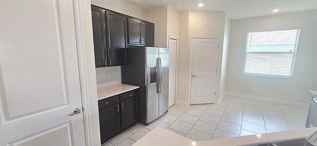 Building Photo - 212 Bergamot Lp