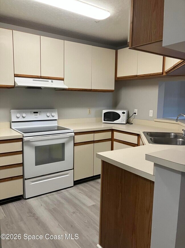 Building Photo - 7667 N Wickham Rd