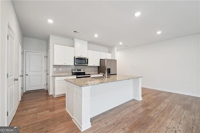 Building Photo - 5207 Canberra Dr