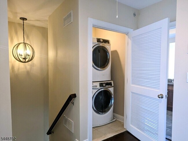 Building Photo - 5 A Foley Pl