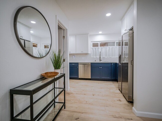 Building Photo - Fully Furnished Minutes from the Beach Newly Remodeled 2 Bedroom Move in Ready!