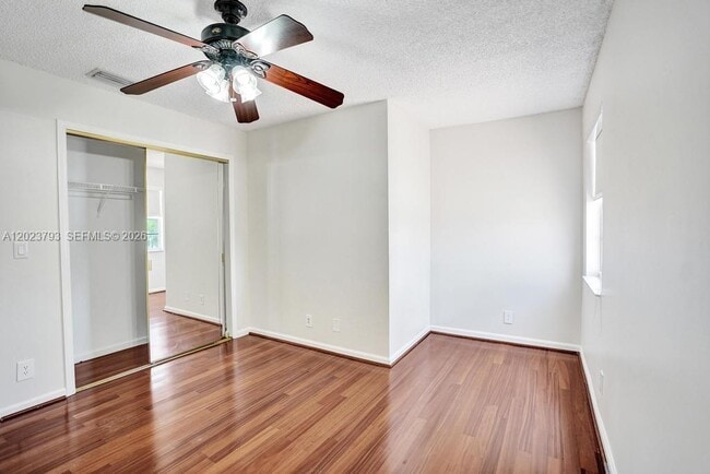 Building Photo - 21461 Sawmill Ct