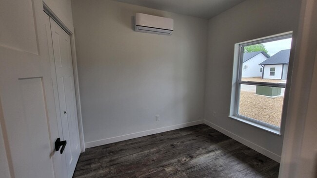 Building Photo - 36 N Swan St