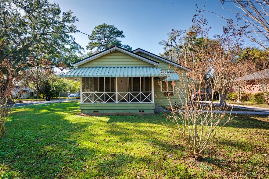 Building Photo - 2652 Merwyn Rd