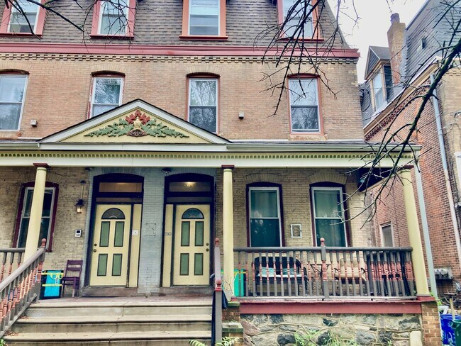 Building Photo - 1231 S 47th St