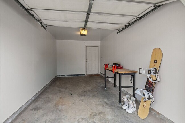 Building Photo - 3377 Sunburst Ct