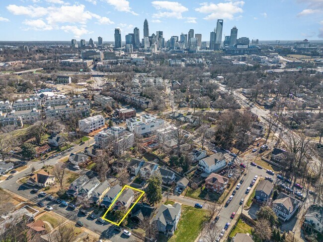 Building Photo - AVAILABLE TO SHOW!