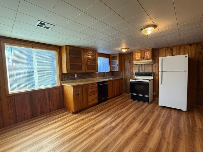 Building Photo - Cute Ashland Cottage | Two bedroom, two bath home | Available Now