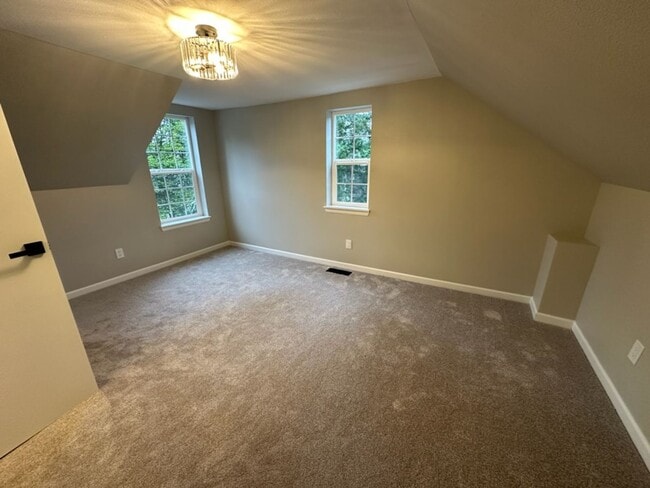 Building Photo - Tucked Away in Steilacoom