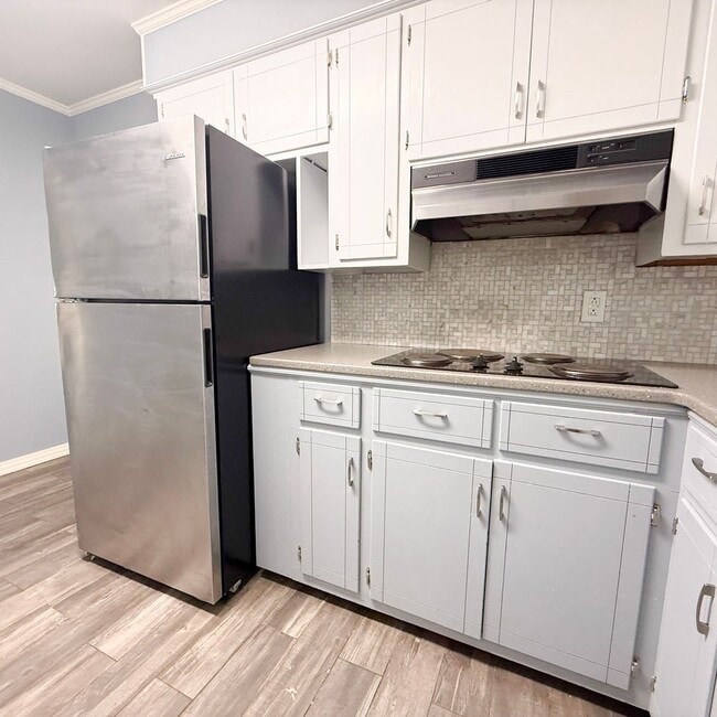 Building Photo - Updated 3-Bedroom with Bonus Room, Deck & Screened-In Porch