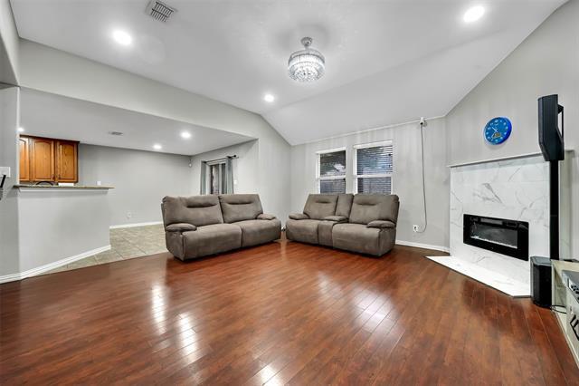 Building Photo - 324 S Mesa Verde Way