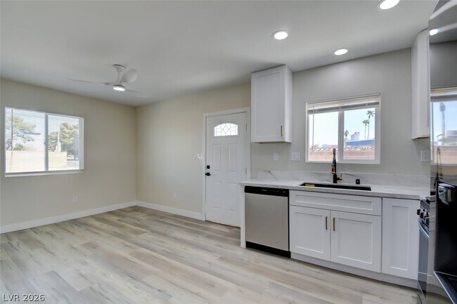 Building Photo - 4401 Vía Torino