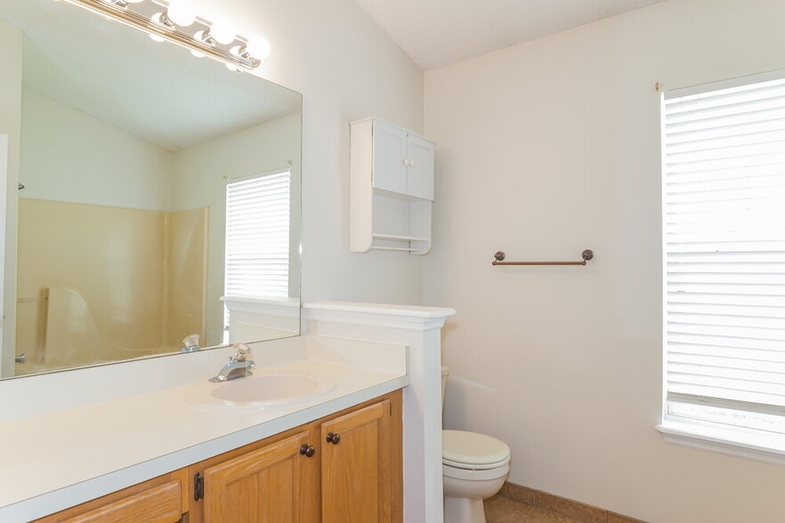 Building Photo - 7624 Pilgrims Trace Dr