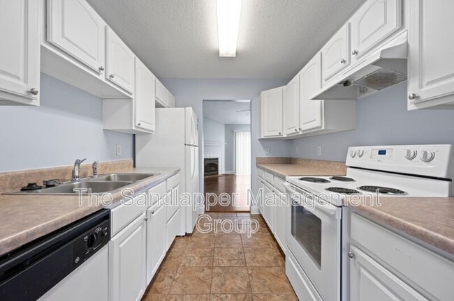 Building Photo - 1320 Pinnacle Ln