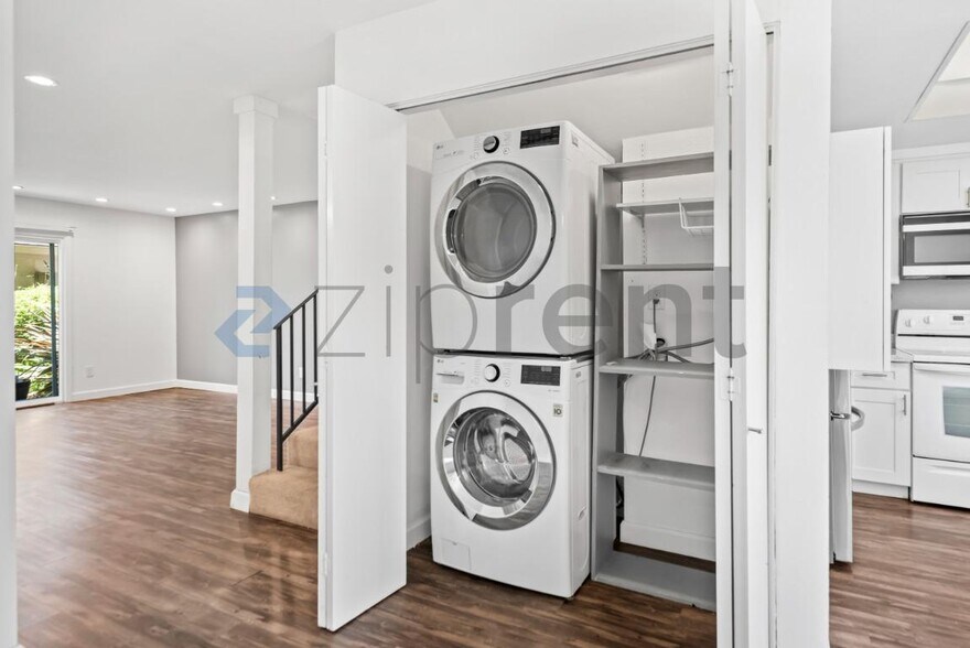 Building Photo - Unit