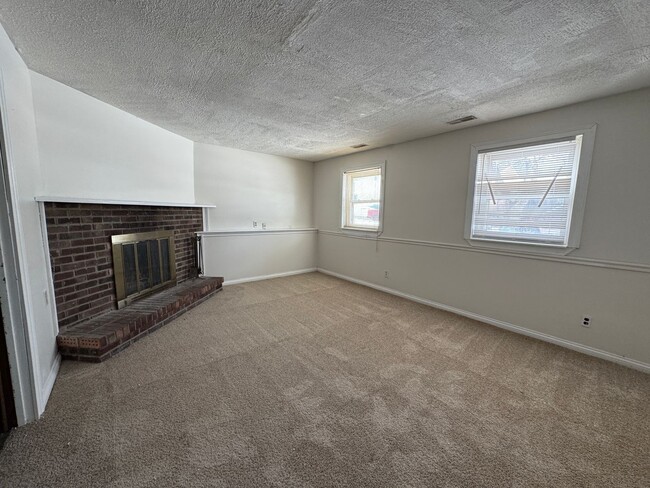 Building Photo - 5508 Meckes Ln