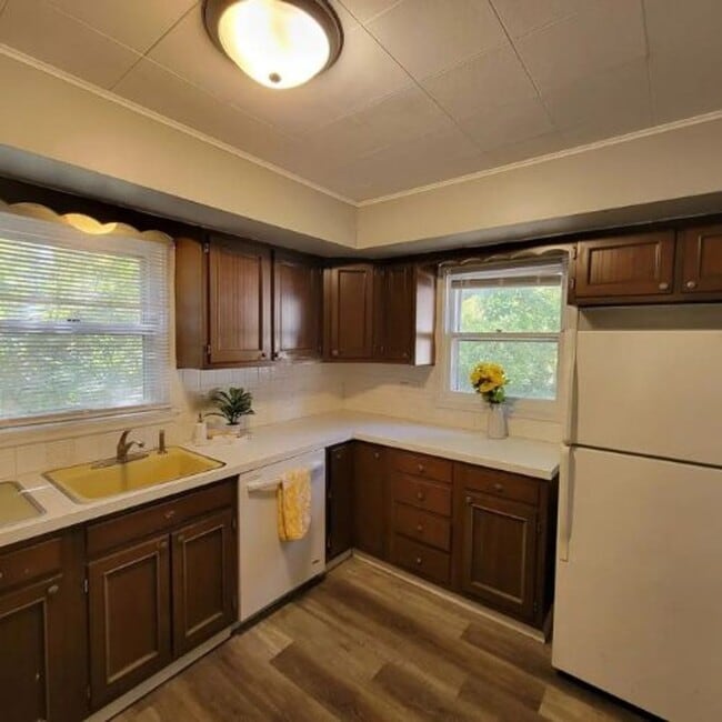 Building Photo - 3 Bedroom Home with Garage & Central Air