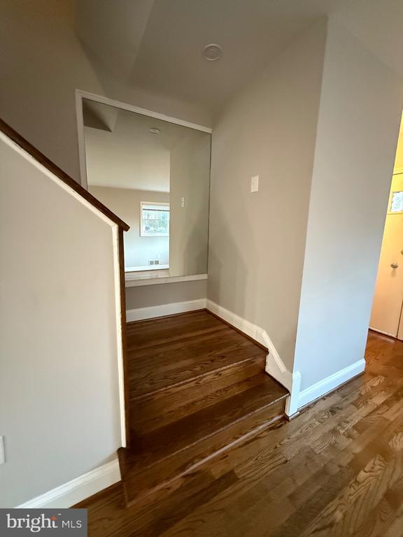 Building Photo - 5852 Mt Vernon Dr