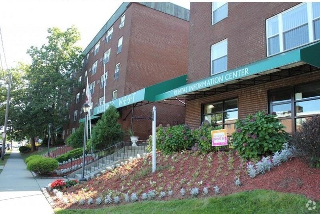 Building Photo - 873 West Boulevard
