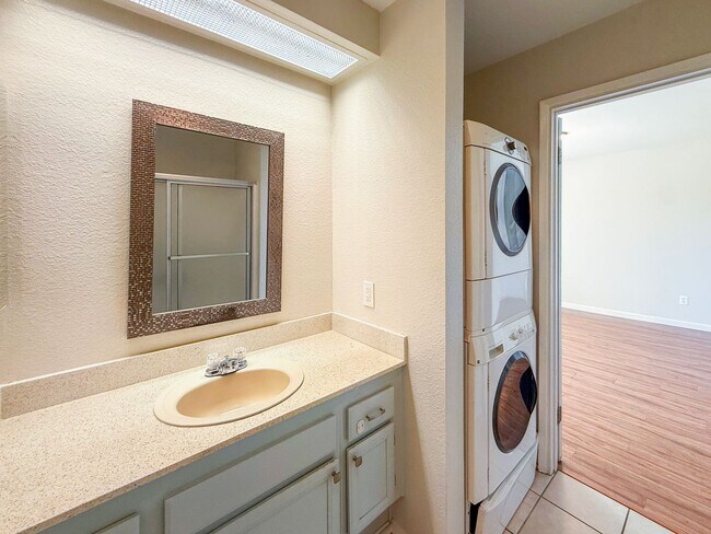 Building Photo - Charming 1BR/1BA with Private Patio in Cit...