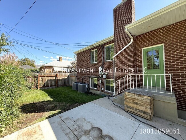 Building Photo - 561 Wilson Ave S