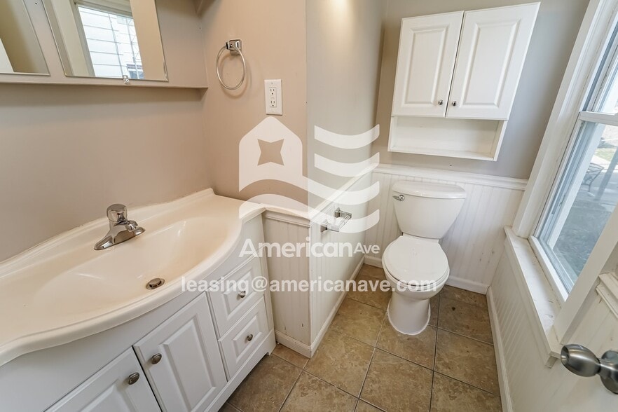 Building Photo - 1020 Grove Ave