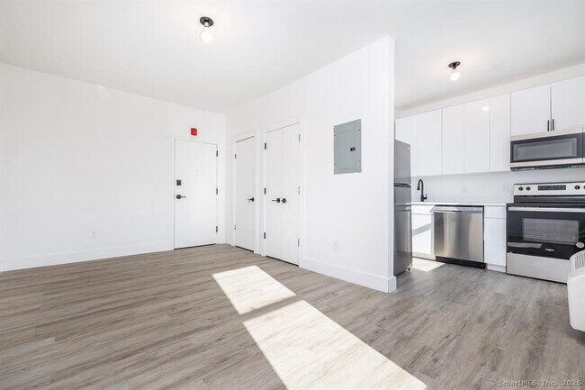 Building Photo - 1252 Main St