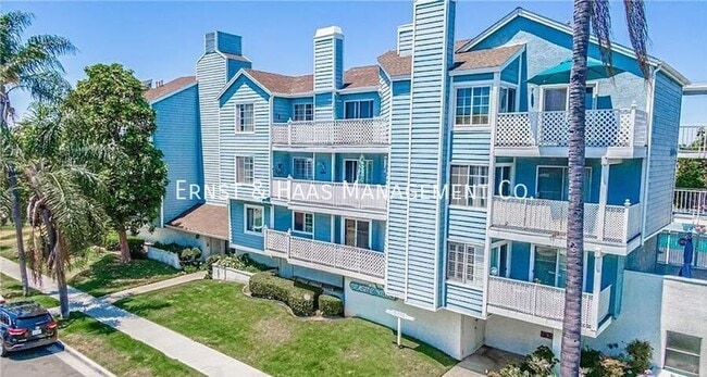 Building Photo - 955 E 3rd St