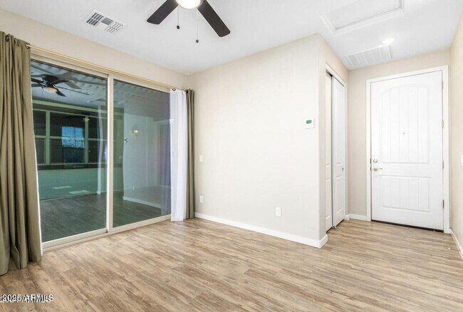 Building Photo - 9418 E Theia Dr