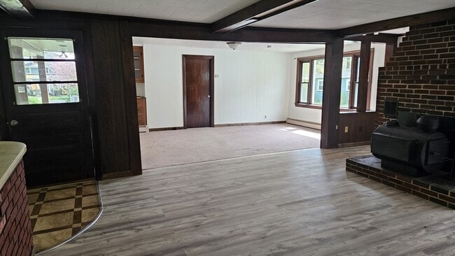 Building Photo - 2 Hedgeway St