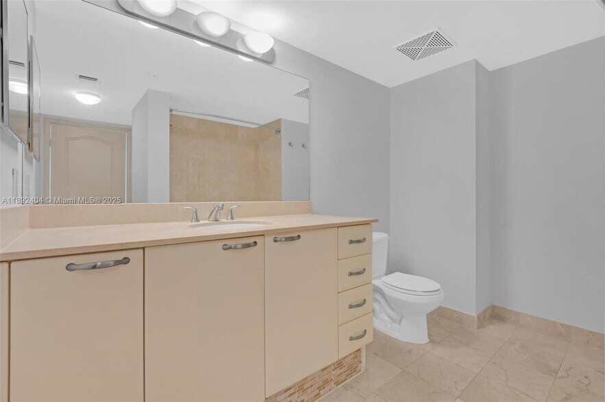 Building Photo - 2101 Brickell Ave