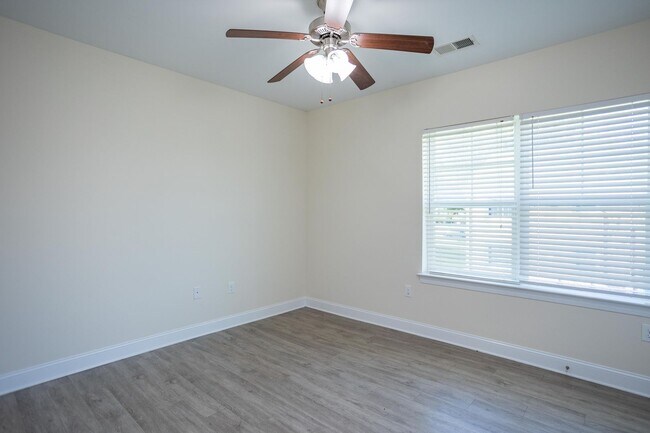 Building Photo - 161 Howard Ln