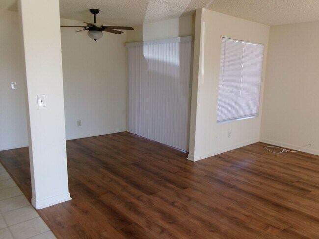 Building Photo - Clean and Ready - 3 bedrooms, 1 3/4 Bathrooms with back yard area.