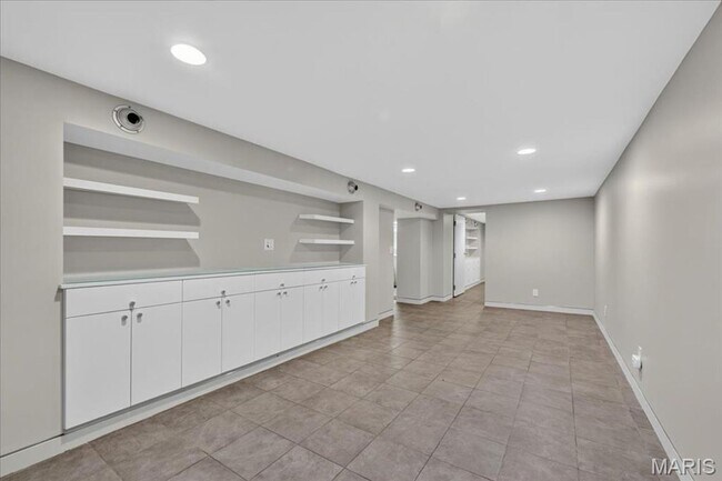 Building Photo - Richmond Heights Home!