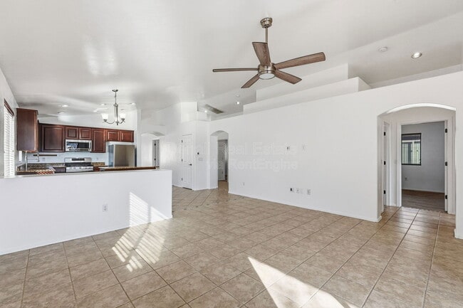 Building Photo - 7159 S Providence Dr