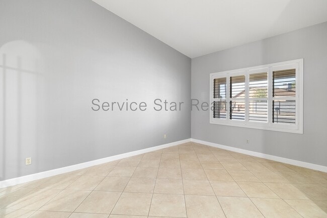 Building Photo - 713 W Alamo Dr