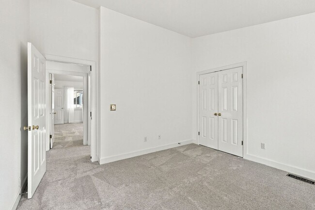 Building Photo - 25 Biscayne Ct