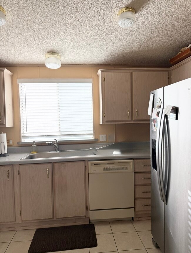 Building Photo - 6250 S Oakmont Dr