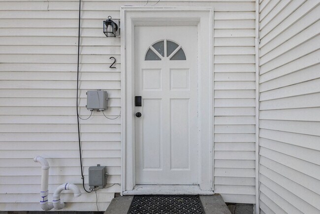 Building Photo - 37 Gold Ave NW