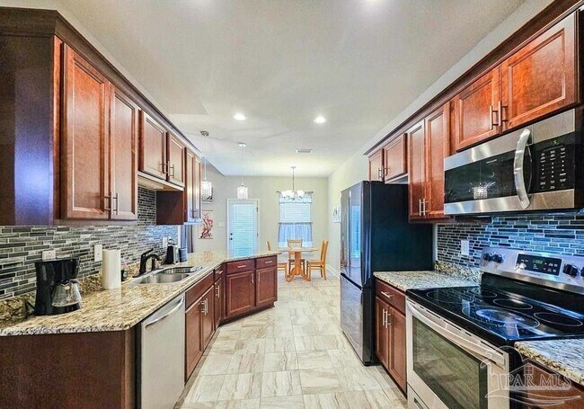 Building Photo - 8881 Bellawood Cir