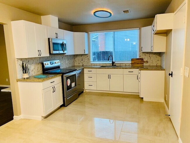 Building Photo - $2,295 Shaw & Fowler, 4 Bedroom Home - Ral...