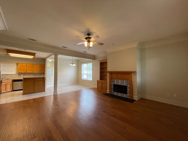 Building Photo - Inviting 3 Bedroom Home Minutes from Bluebonnet