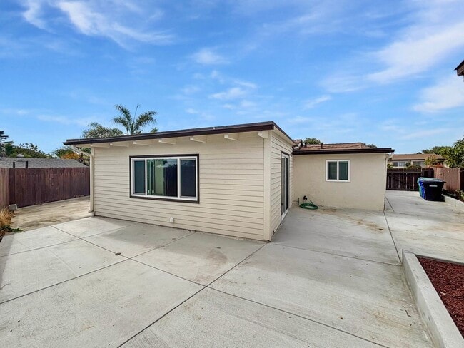 Building Photo - Charming 3BD/2BA House in Clairemont w/ W/...
